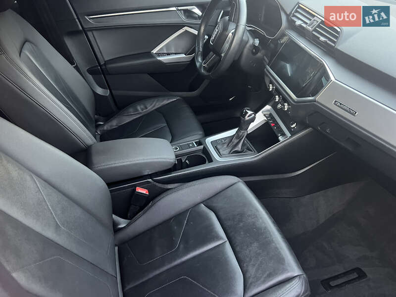 Внедорожник / Кроссовер Audi Q3 2019 в Сумах