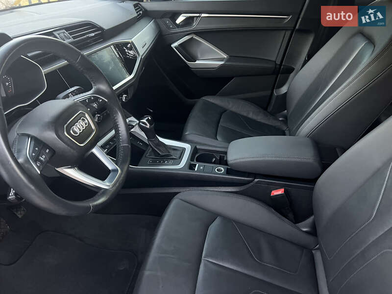 Внедорожник / Кроссовер Audi Q3 2019 в Сумах