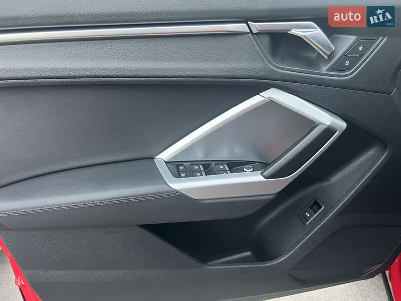 Внедорожник / Кроссовер Audi Q3 2019 в Сумах