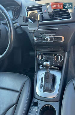 Внедорожник / Кроссовер Audi Q3 2015 в 