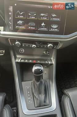 Внедорожник / Кроссовер Audi Q3 2024 в 
