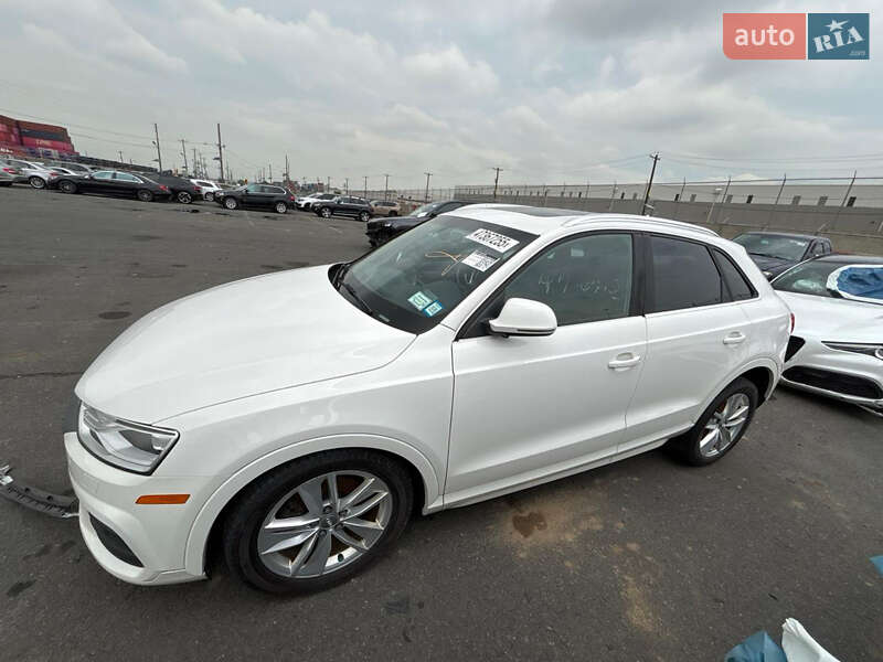Внедорожник / Кроссовер Audi Q3 2016 в 