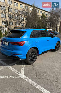 Позашляховик / Кросовер Audi Q3 2022 в 