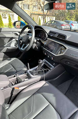 Позашляховик / Кросовер Audi Q3 2022 в 