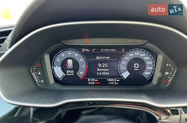 Позашляховик / Кросовер Audi Q3 2022 в 