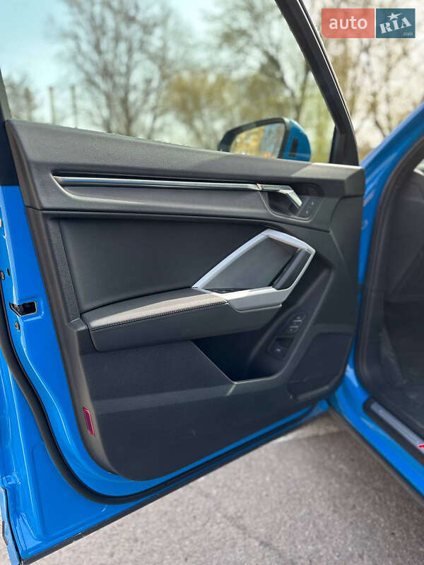 Позашляховик / Кросовер Audi Q3 2022 в Києві