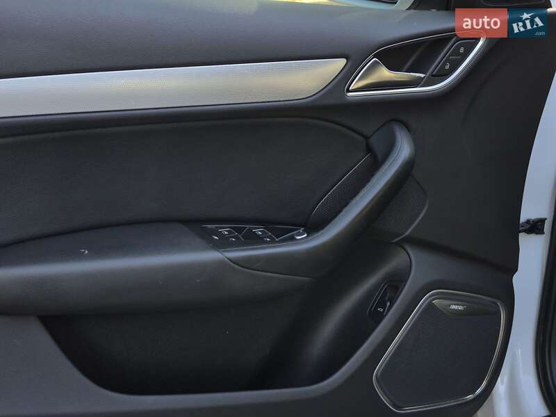 Позашляховик / Кросовер Audi Q3 2016 в Львові