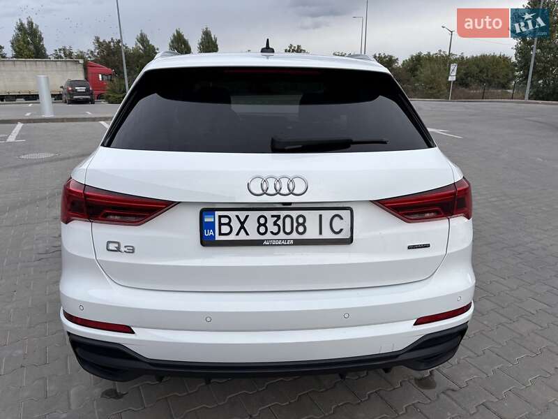 Внедорожник / Кроссовер Audi Q3 2020 в Каменец-Подольском