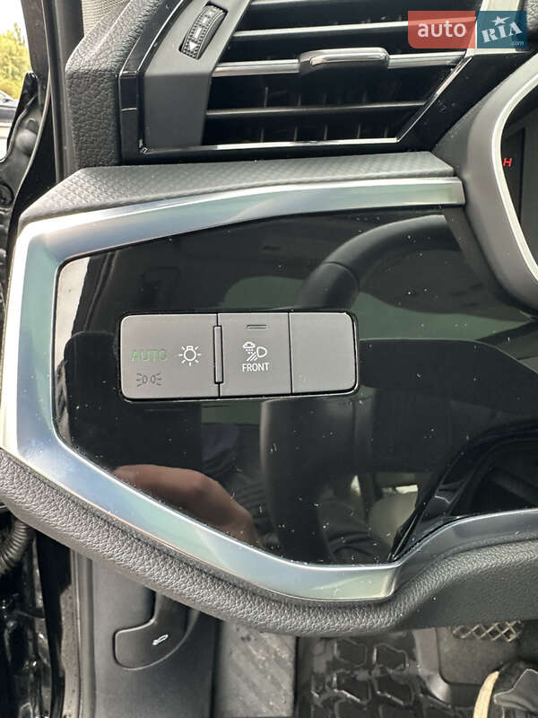 Позашляховик / Кросовер Audi Q3 2023 в Києві