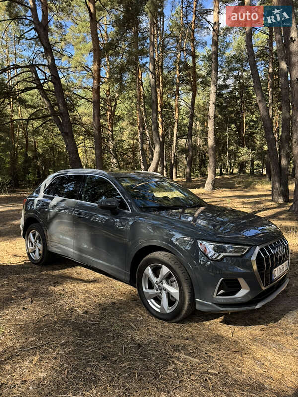 Внедорожник / Кроссовер Audi Q3 2019 в Киеве
