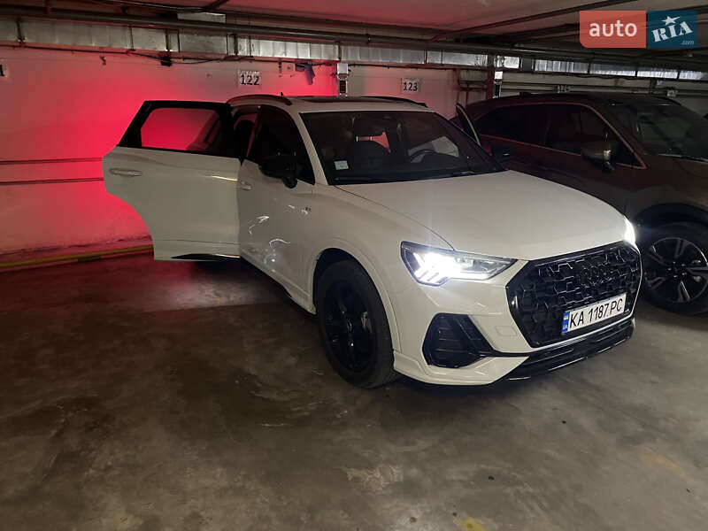 Внедорожник / Кроссовер Audi Q3 2021 в Киеве