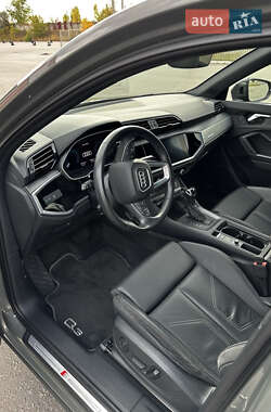Внедорожник / Кроссовер Audi Q3 2021 в 