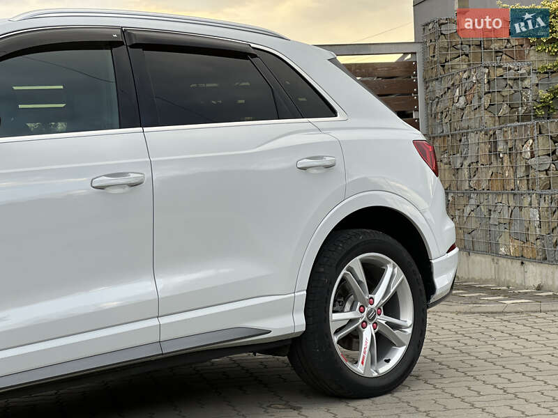 Позашляховик / Кросовер Audi Q3 2020 в Стрию