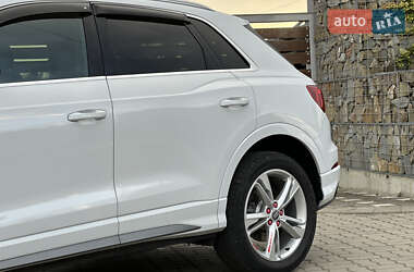 Внедорожник / Кроссовер Audi Q3 2020 в 