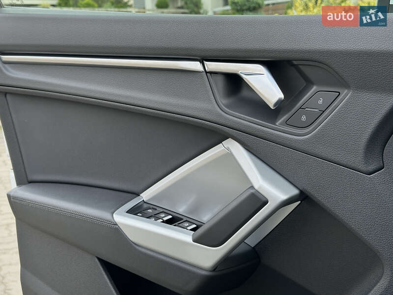 Позашляховик / Кросовер Audi Q3 2020 в Стрию