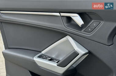 Внедорожник / Кроссовер Audi Q3 2020 в 