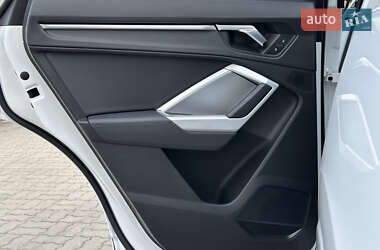 Внедорожник / Кроссовер Audi Q3 2020 в 