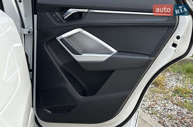 Внедорожник / Кроссовер Audi Q3 2020 в 