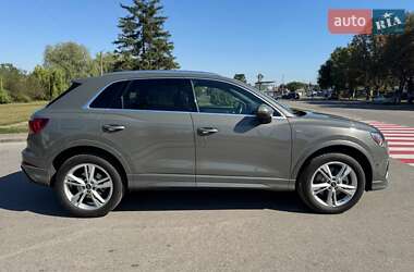 Позашляховик / Кросовер Audi Q3 2024 в 
