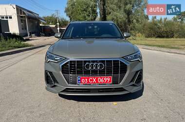Позашляховик / Кросовер Audi Q3 2024 в 