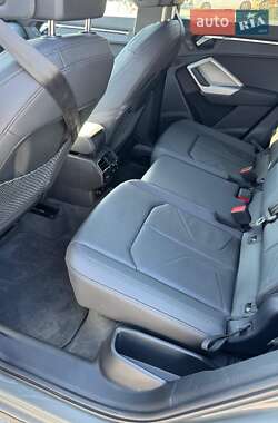Позашляховик / Кросовер Audi Q3 2024 в 