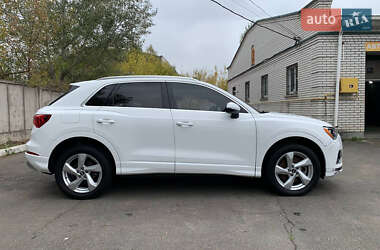 Позашляховик / Кросовер Audi Q3 2021 в 