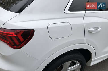 Позашляховик / Кросовер Audi Q3 2021 в 