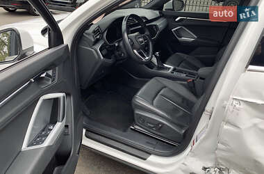 Позашляховик / Кросовер Audi Q3 2021 в 