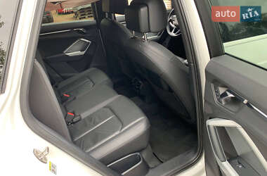 Позашляховик / Кросовер Audi Q3 2021 в 