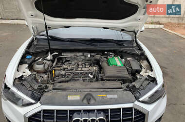 Позашляховик / Кросовер Audi Q3 2021 в 