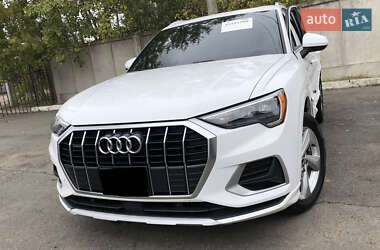 Позашляховик / Кросовер Audi Q3 2021 в 
