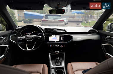 Позашляховик / Кросовер Audi Q3 2019 в 