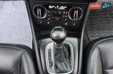 Позашляховик / Кросовер Audi Q3 2016 в 