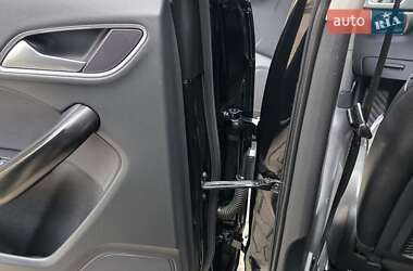 Позашляховик / Кросовер Audi Q3 2016 в 