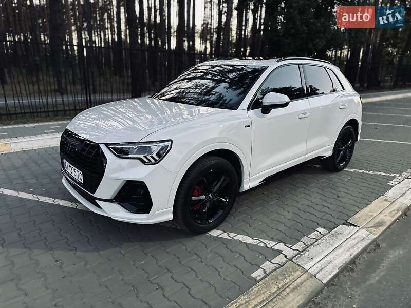 Позашляховик / Кросовер Audi Q3 2019 в 