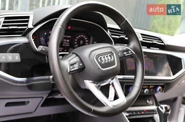Позашляховик / Кросовер Audi Q3 2020 в 