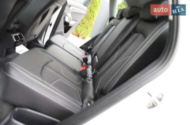 Позашляховик / Кросовер Audi Q3 2020 в 