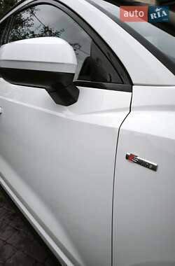 Внедорожник / Кроссовер Audi Q3 2021 в 