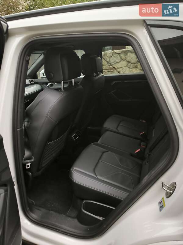Внедорожник / Кроссовер Audi Q3 2021 в Черкассах