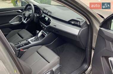 Внедорожник / Кроссовер Audi Q3 2020 в 