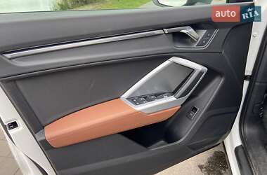 Внедорожник / Кроссовер Audi Q3 2020 в 