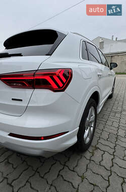 Внедорожник / Кроссовер Audi Q3 2021 в 