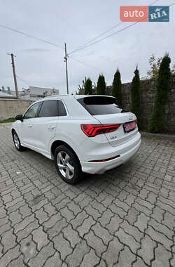 Внедорожник / Кроссовер Audi Q3 2021 в 