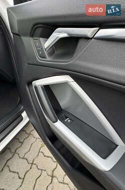 Внедорожник / Кроссовер Audi Q3 2021 в 