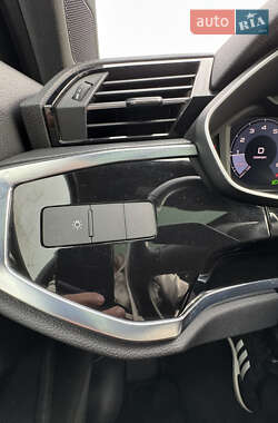 Внедорожник / Кроссовер Audi Q3 2021 в 