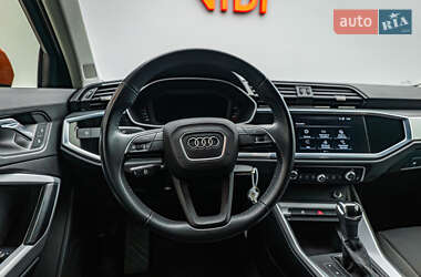 Внедорожник / Кроссовер Audi Q3 2021 в 