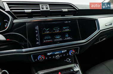 Внедорожник / Кроссовер Audi Q3 2021 в 