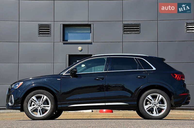 Внедорожник / Кроссовер Audi Q3 2022 в Киеве