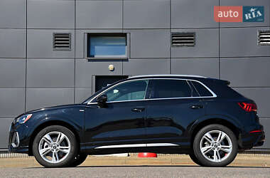 Внедорожник / Кроссовер Audi Q3 2022 в 