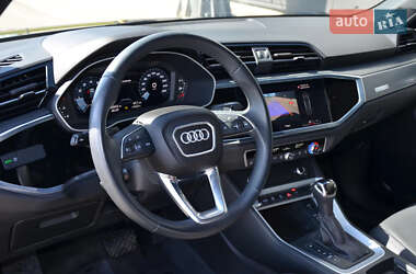 Внедорожник / Кроссовер Audi Q3 2022 в 